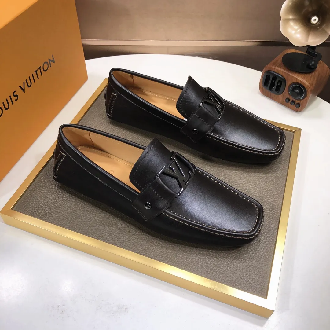 Men's men's shoes 💰420💰 [LV Doudou shoes] (water-dyed cowhide lining) new model is on the market, available on the official website. The new Doudou shoes are processed into single-color materials, and the uppers are made of imported cowhide material. The body of the shoe is fully hemmed with mark thread, and is lined with imported original cowhide leather. The elegant shoe shape is super suitable for all-matching, and the size is 38-44.